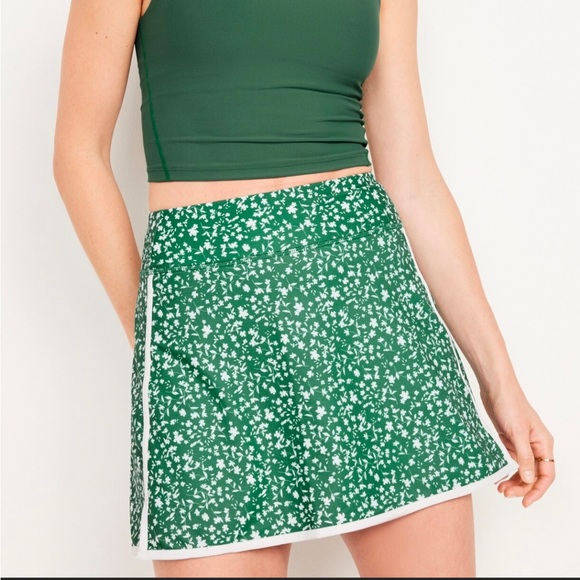 Old Navy Dresses & Skirts - Old Navy Green Floral Extra High Waist Powersoft Skort, size small